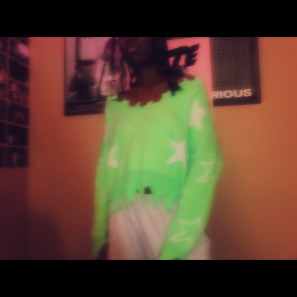 Neon sweater with white stars - Picture 3 of 3